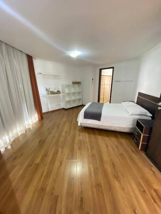 Sobrado Espacoso Em Santa Felicidade Curitiba Esterno foto